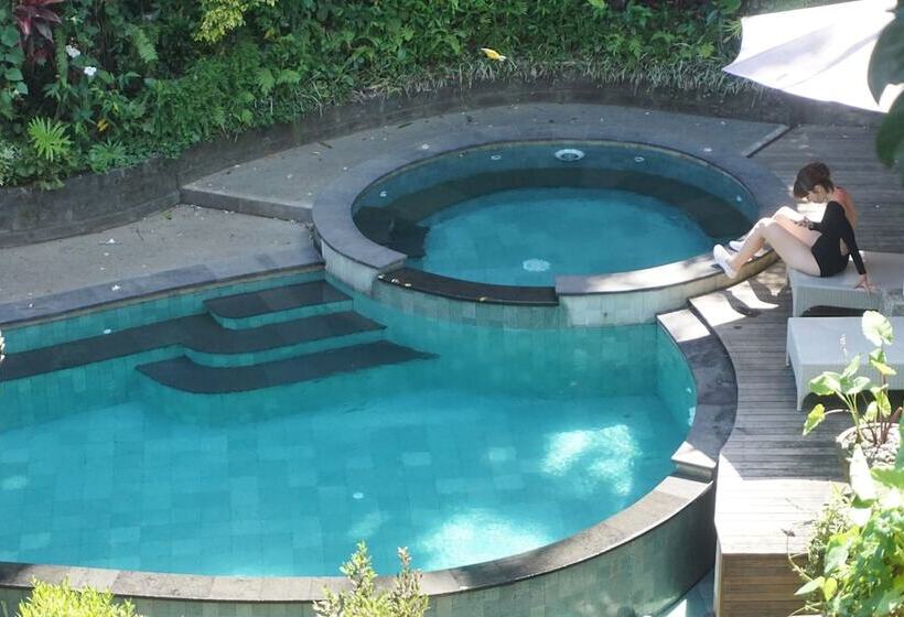 בית מלון כפרי Tukad White House