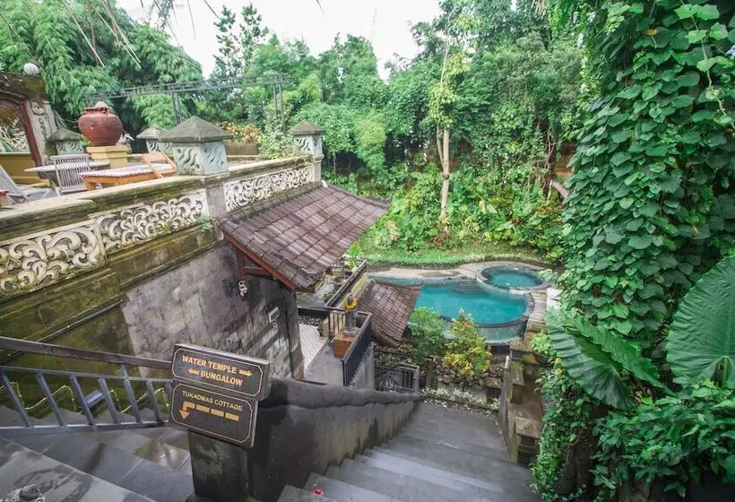 Hotelli Tukad White House