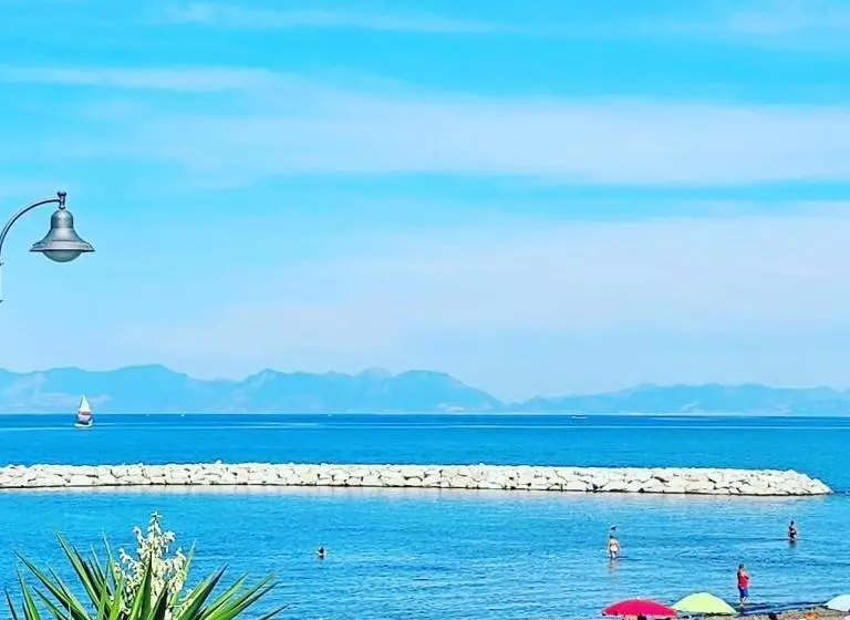 تختخواب و صبحانه 100 Passi Dal Mare