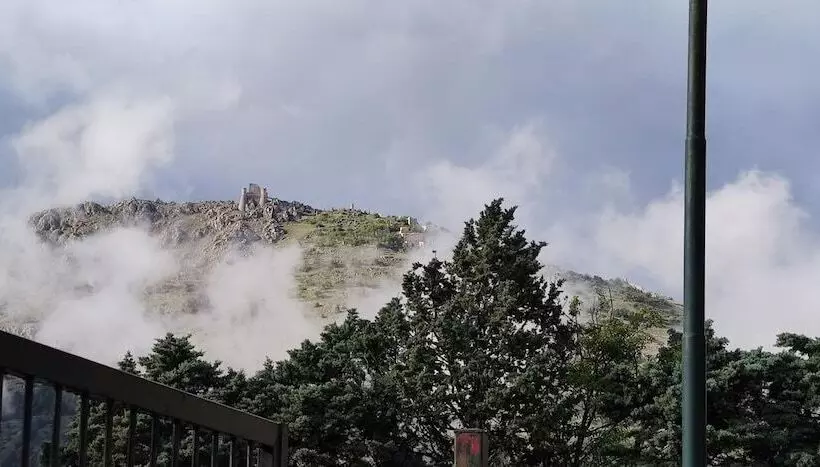 Aamiaismajoitus (B&B) Adonis