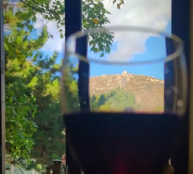 Aamiaismajoitus (B&B) Adonis