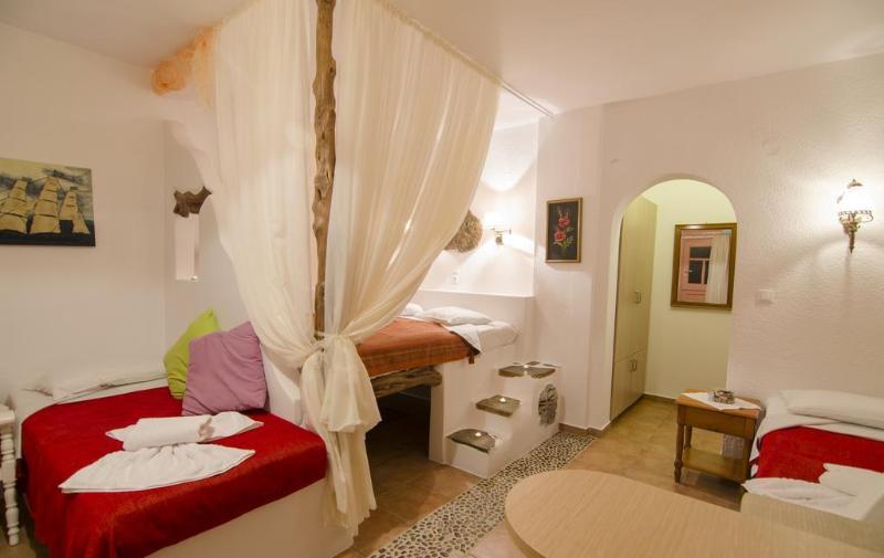 Evi's Studios Tholaria