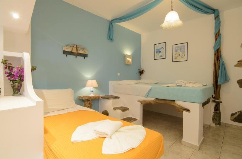 Evi's Studios Tholaria