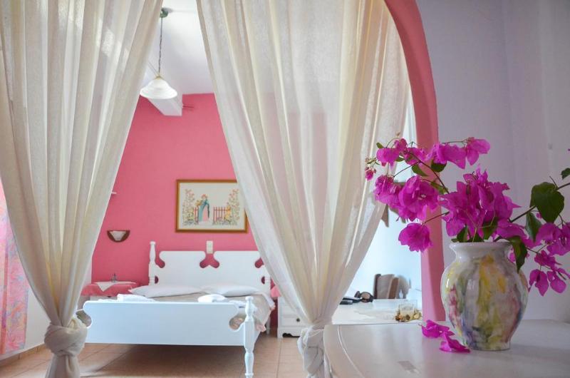 Evi's Studios Tholaria