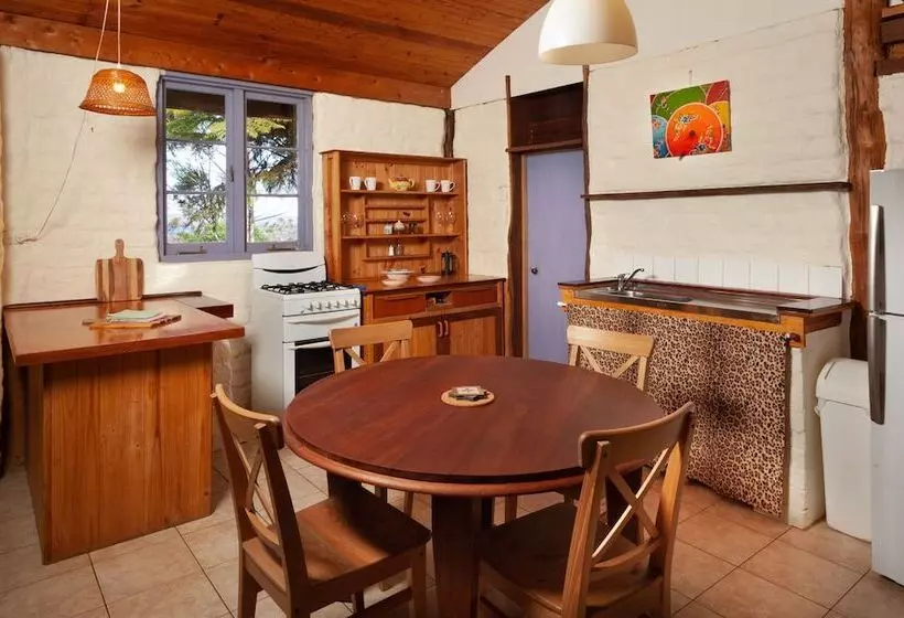 ホテル Bombina Cottages