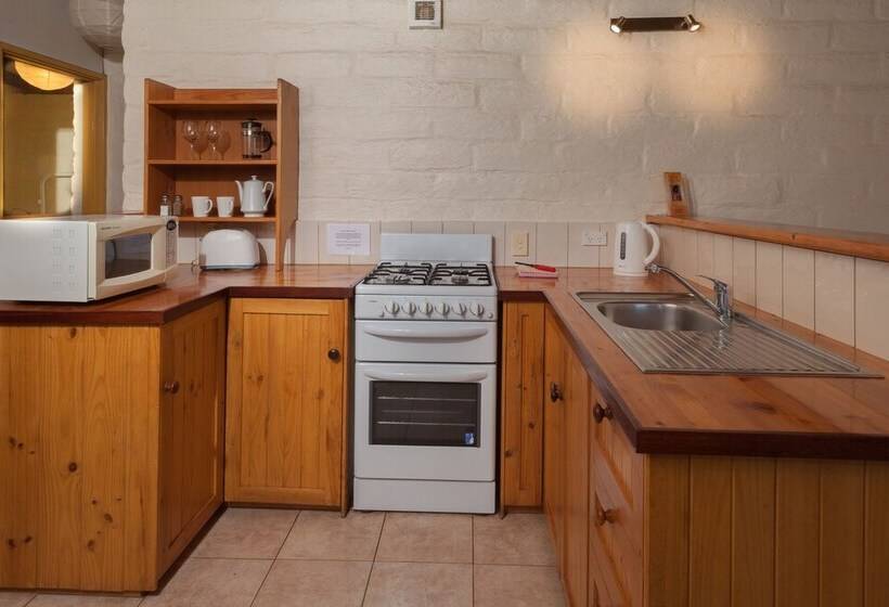 호텔 Bombina Cottages