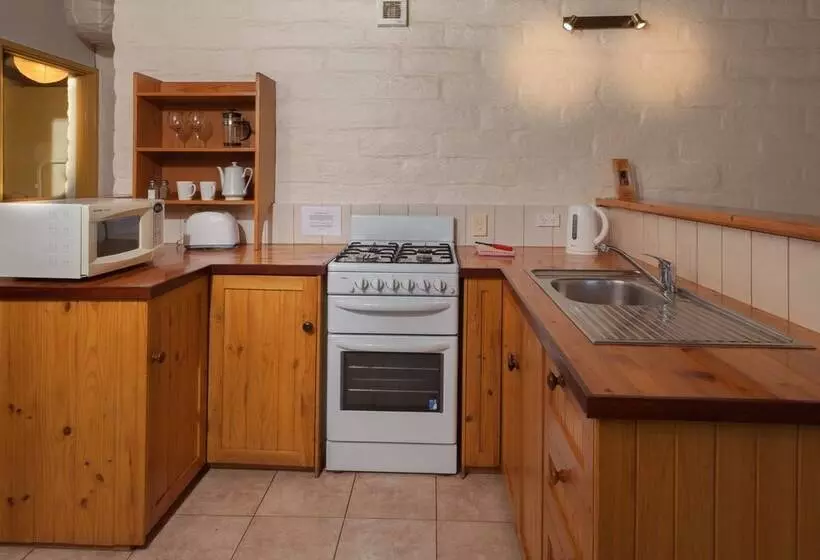 ホテル Bombina Cottages