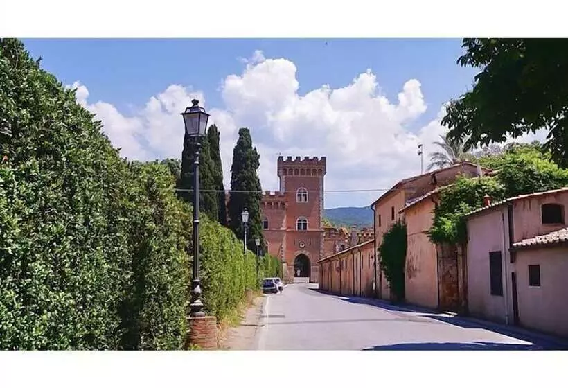 ホテル Vada Village