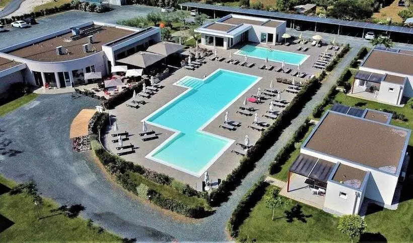 ホテル Vada Village