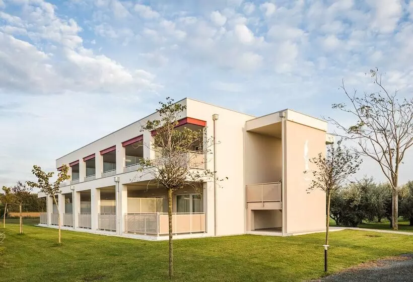 ホテル Vada Village