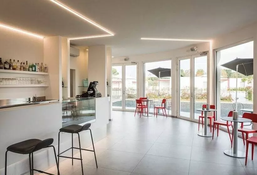 ホテル Vada Village