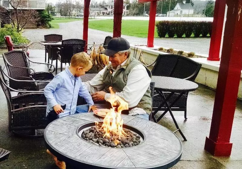 Motelli Vinehurst Inn And Suites