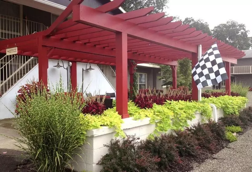 Motelli Vinehurst Inn And Suites