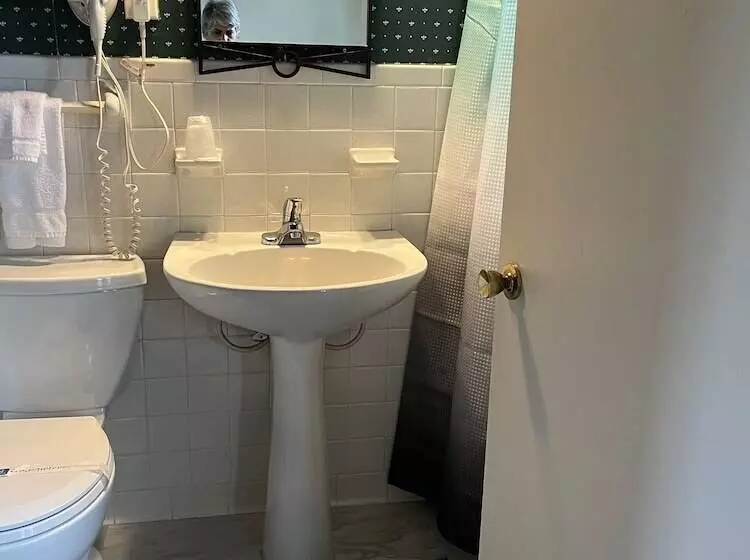 Motelli Vinehurst Inn And Suites