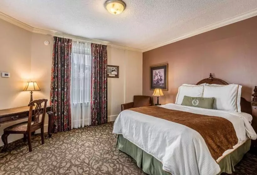 Bothwell Sedalia Central District, Ascend Hotel Collection