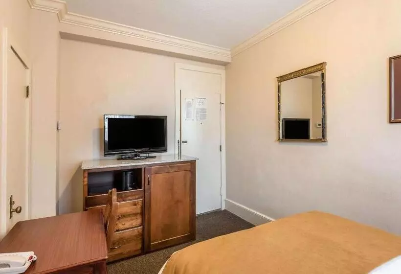 Bothwell Sedalia Central District, Ascend Hotel Collection