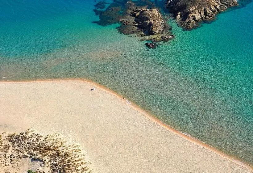 ホテル Baia Di Chia Resort Sardinia, Curio Collection By Hilton