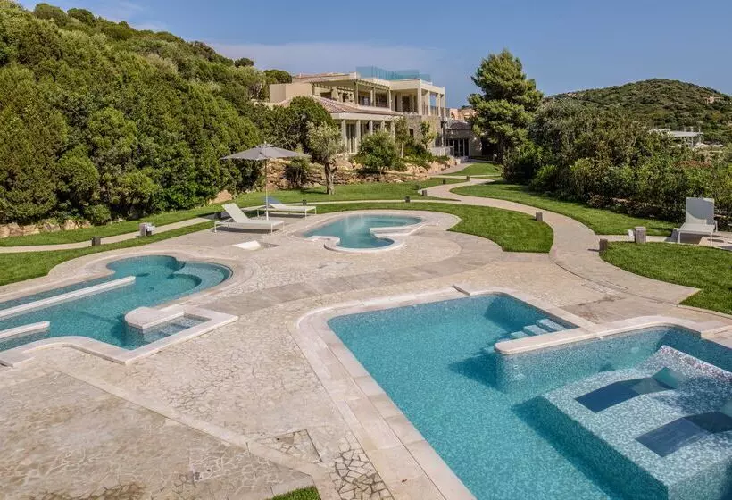 ホテル Baia Di Chia Resort Sardinia, Curio Collection By Hilton