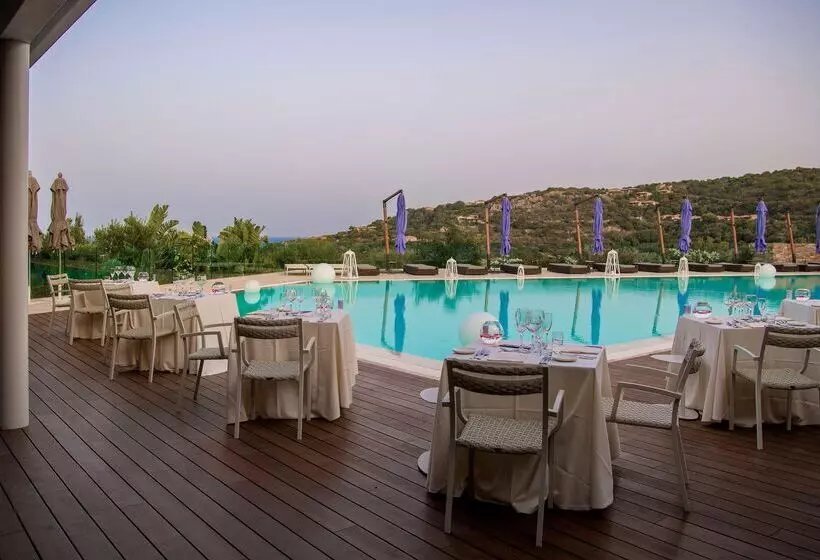 ホテル Baia Di Chia Resort Sardinia, Curio Collection By Hilton