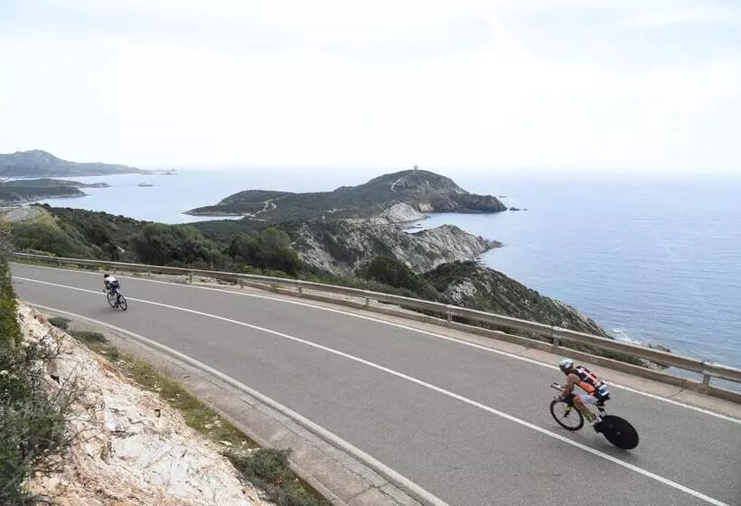 ホテル Baia Di Chia Resort Sardinia, Curio Collection By Hilton