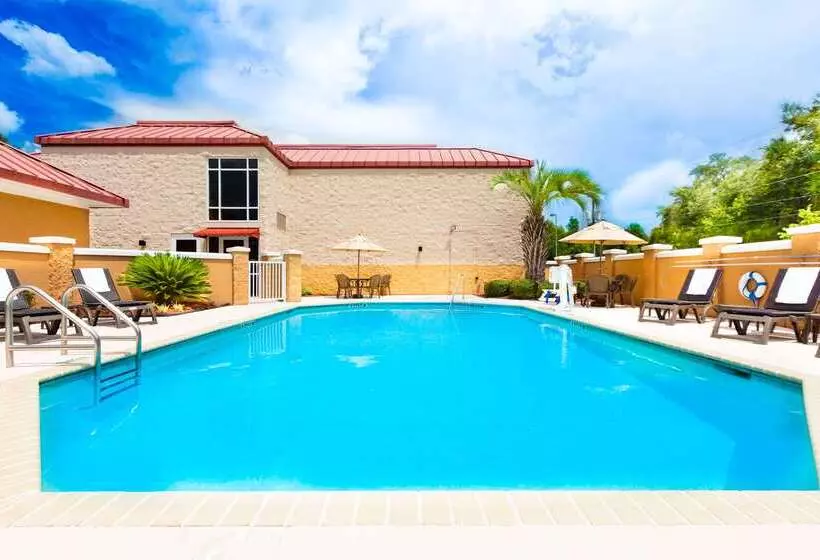 בית מלון כפרי Best Western Milton Inn