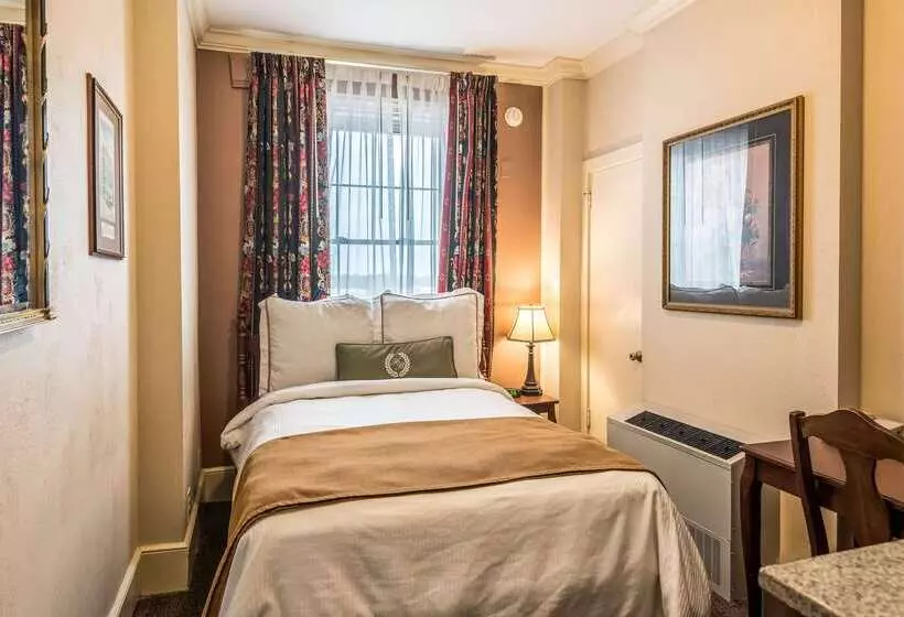 Bothwell Sedalia Central District, Ascend Hotel Collection