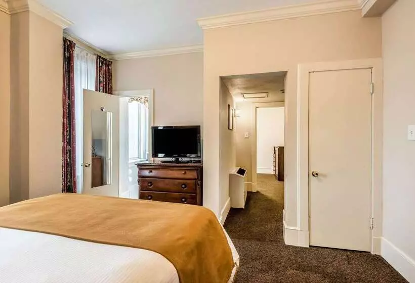 Bothwell Sedalia Central District, Ascend Hotel Collection