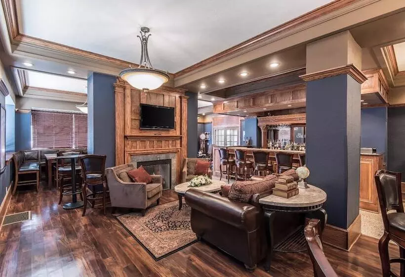 Bothwell Sedalia Central District, Ascend Hotel Collection