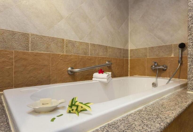 בית מלון כפרי By The Sea