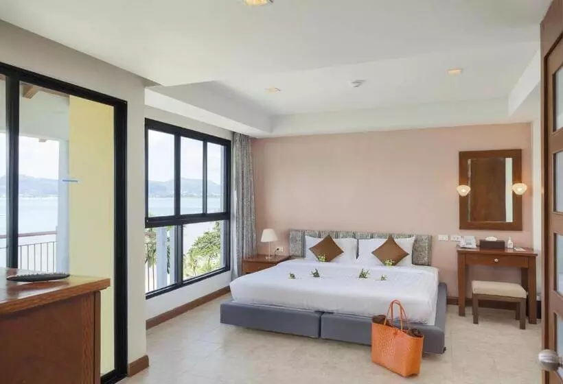 ホテル By The Sea