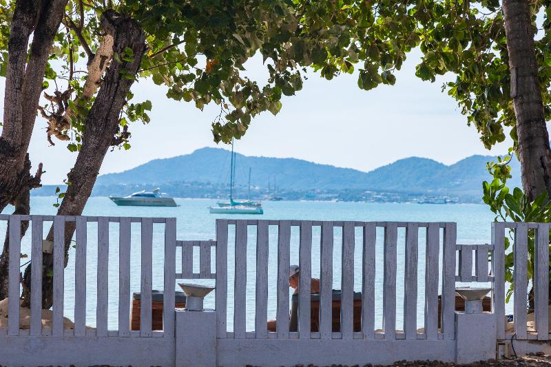 בית מלון כפרי By The Sea