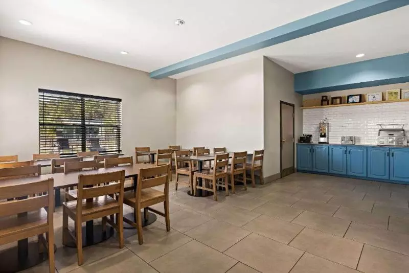 فندق Country Inn & Suites By Radisson, Hinesville, Ga