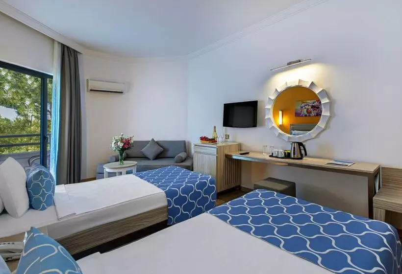 Отель Fun & Sun Family Club Saphire