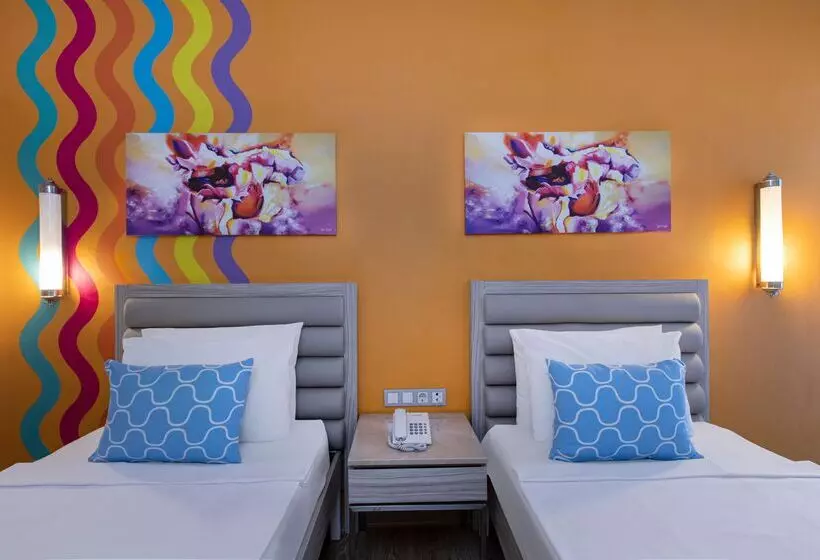 Отель Fun & Sun Family Club Saphire