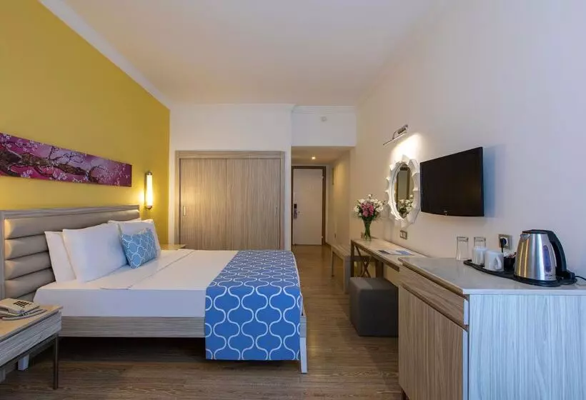 Отель Fun & Sun Family Club Saphire