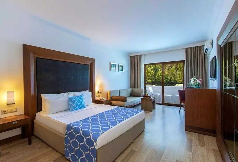 Отель Fun & Sun Family Club Saphire