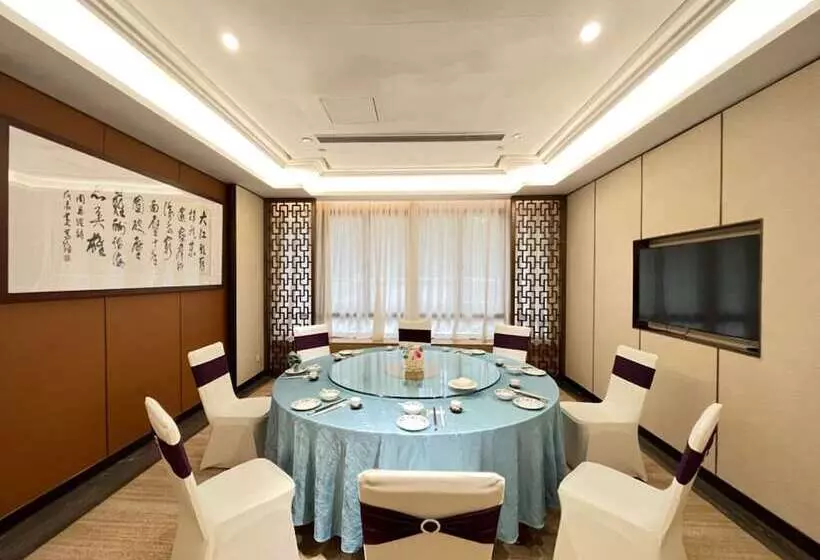 Guangdong Hotel Free Shuttle & Registration Counter Service During Canton Fair