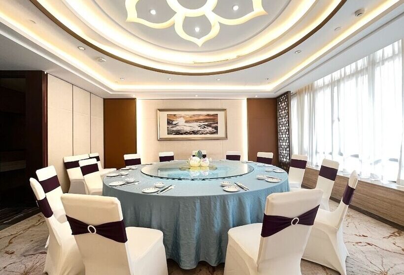 Guangdong Hotel Free Shuttle & Registration Counter Service During Canton Fair