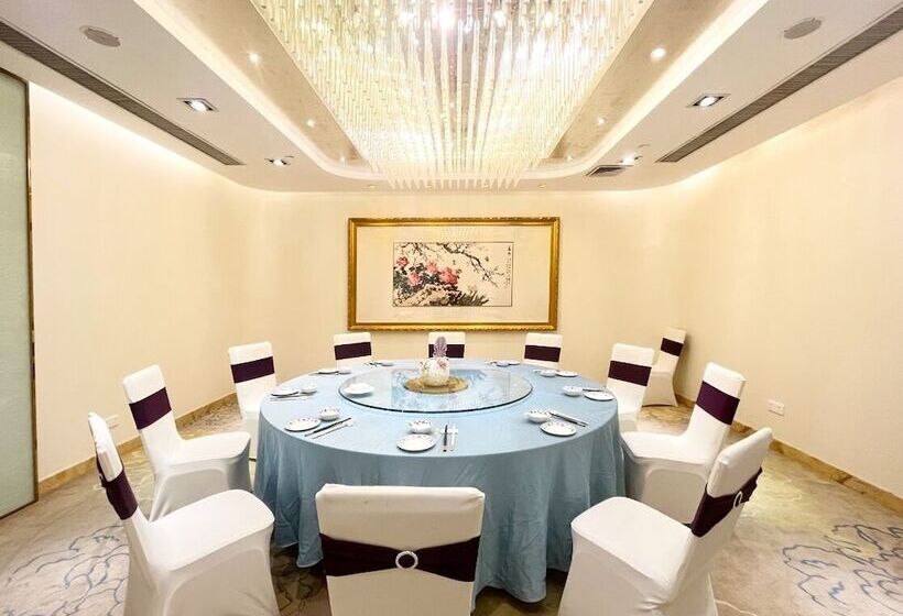 Guangdong Hotel Free Shuttle & Registration Counter Service During Canton Fair