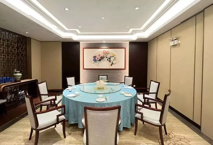 Guangdong Hotel Free Shuttle & Registration Counter Service During Canton Fair