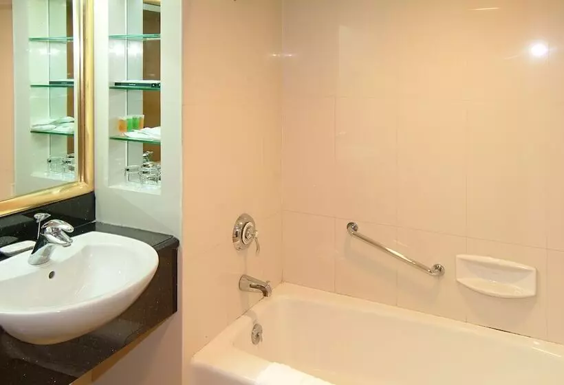 Guangdong Hotel Free Shuttle & Registration Counter Service During Canton Fair