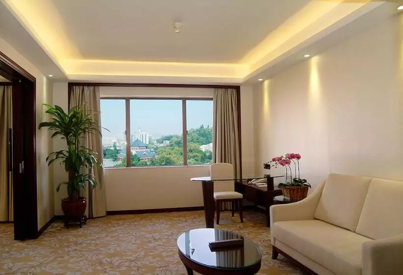 Guangdong Hotel Free Shuttle & Registration Counter Service During Canton Fair