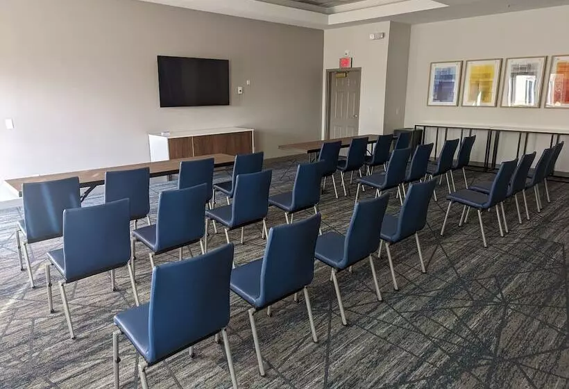 Отель Holiday Inn Express & Suites Salt Lake City N  Bountiful