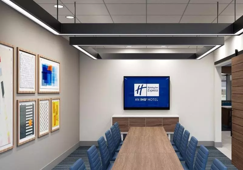 Отель Holiday Inn Express & Suites Salt Lake City N  Bountiful