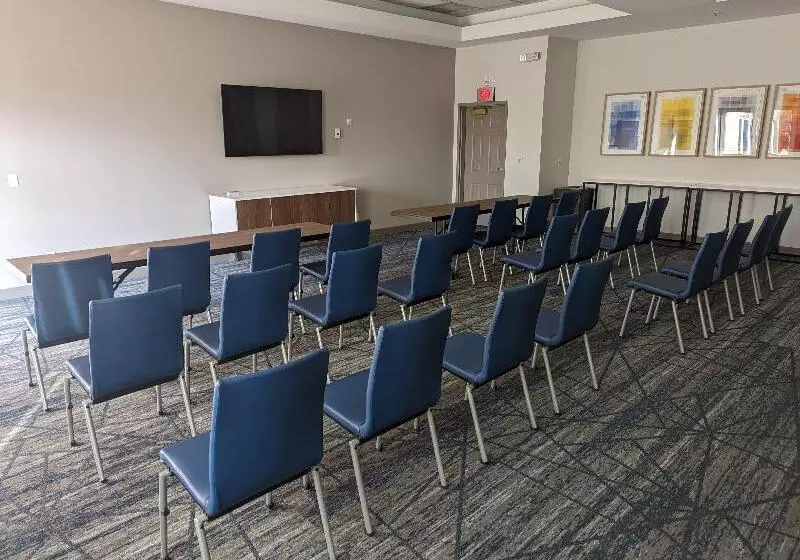 Отель Holiday Inn Express & Suites Salt Lake City N  Bountiful