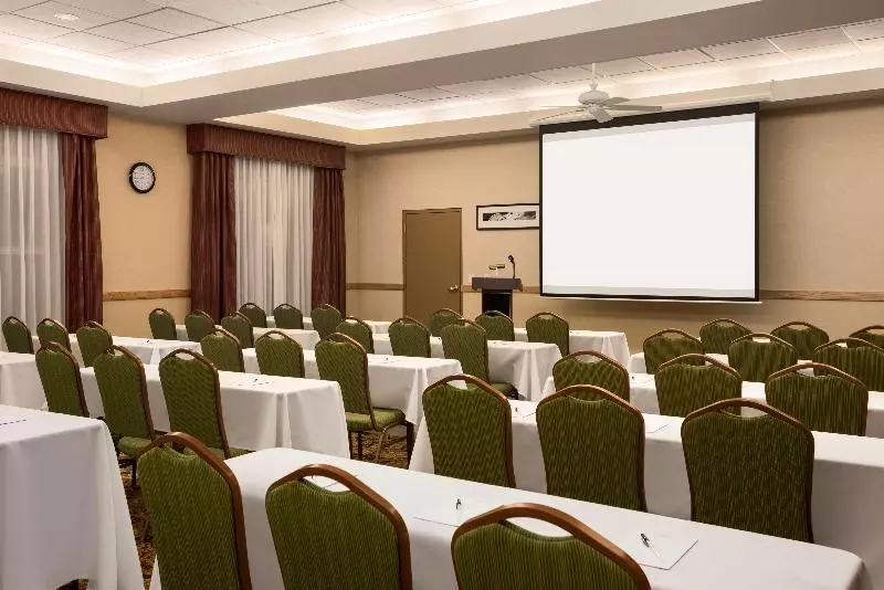 Отель Holiday Inn Express & Suites Salt Lake City N  Bountiful