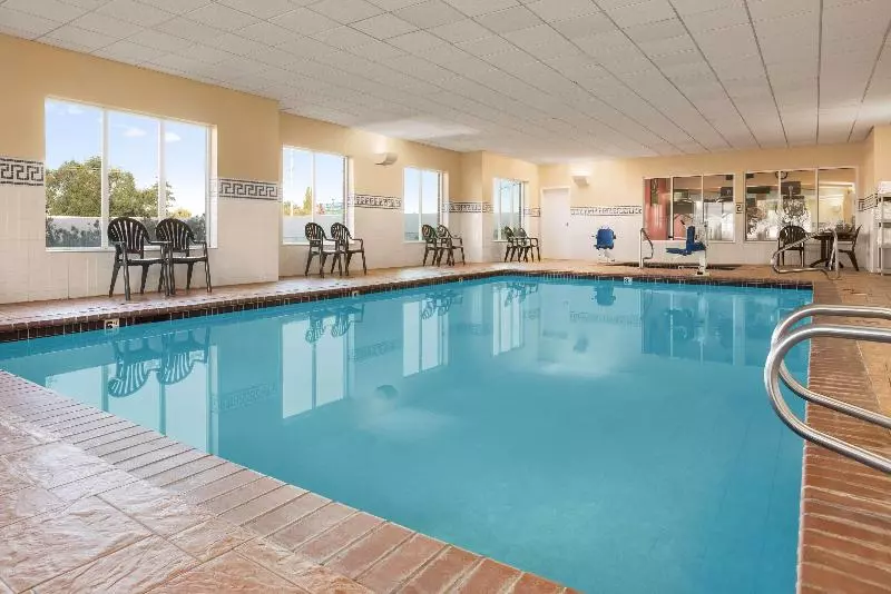 Отель Holiday Inn Express & Suites Salt Lake City N  Bountiful