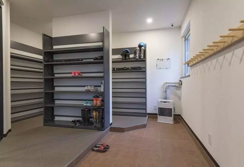 ユースホステル Niseko Wow Lodge