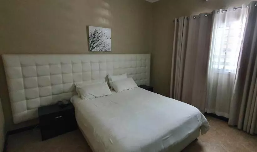 تختخواب و صبحانه Royal Residencial