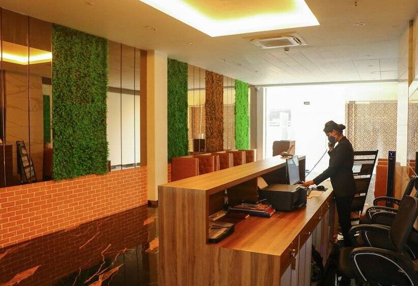 Hotel Sky Suites By Monarch